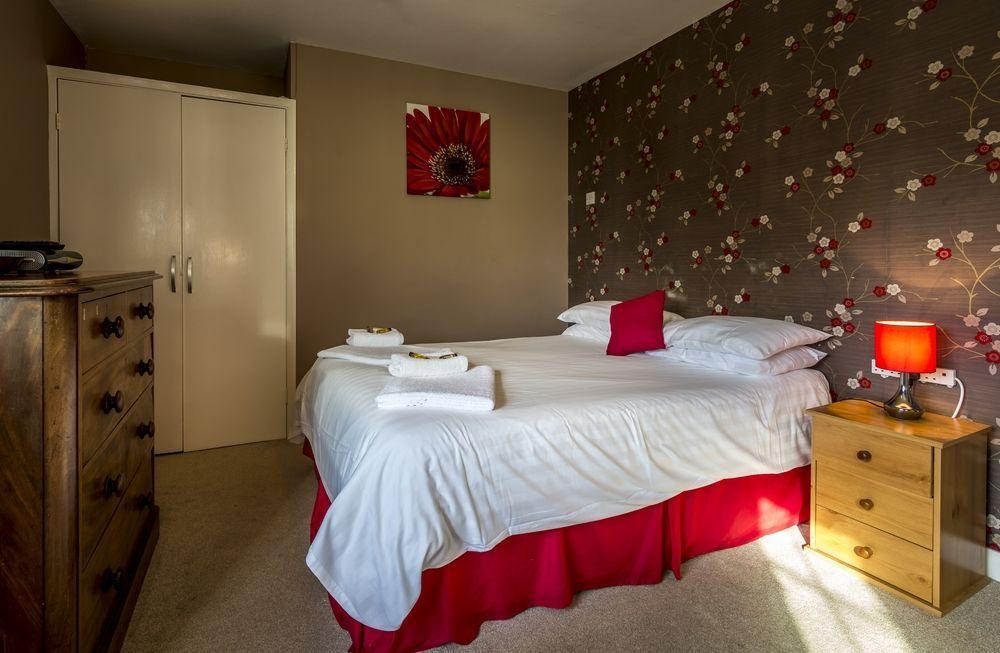 Parsonage Farm 3*